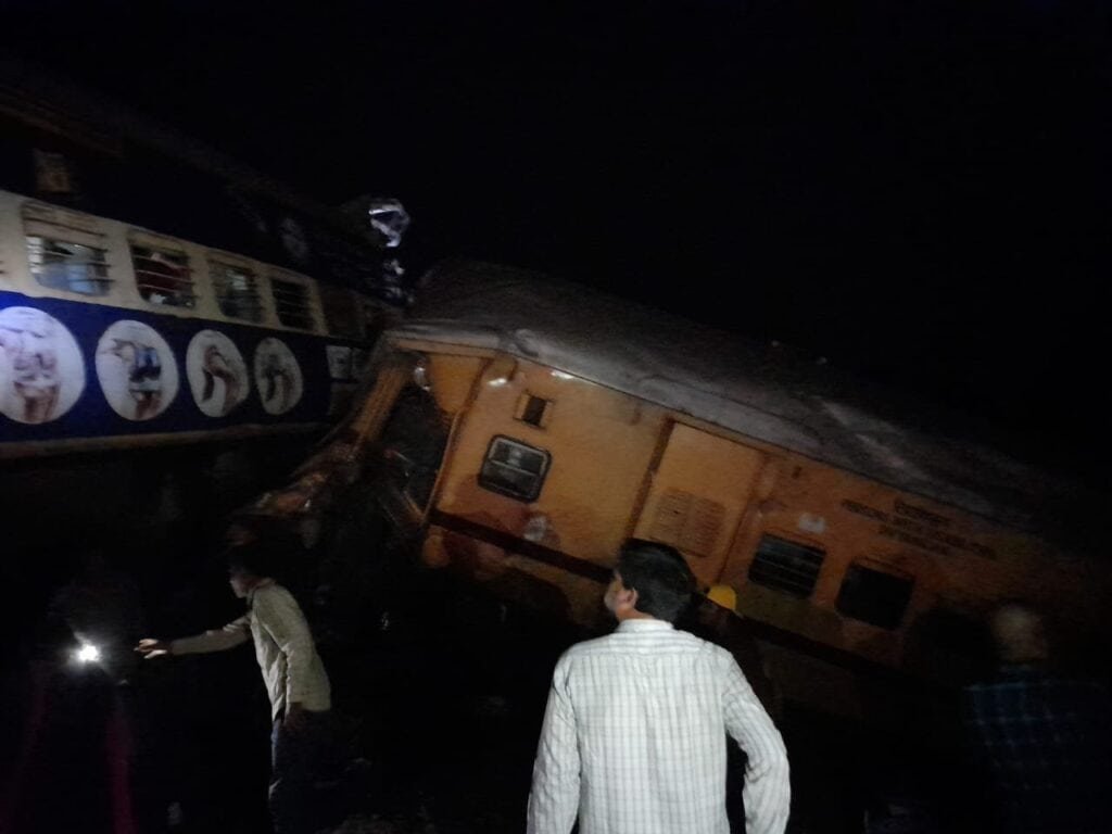 Vijaynagar Train Derail: आंध्र प्रदेश के विजयनगरम में हुआ भीषण ट्रेन हादसा, 8 की मौत 30 लोग घायल