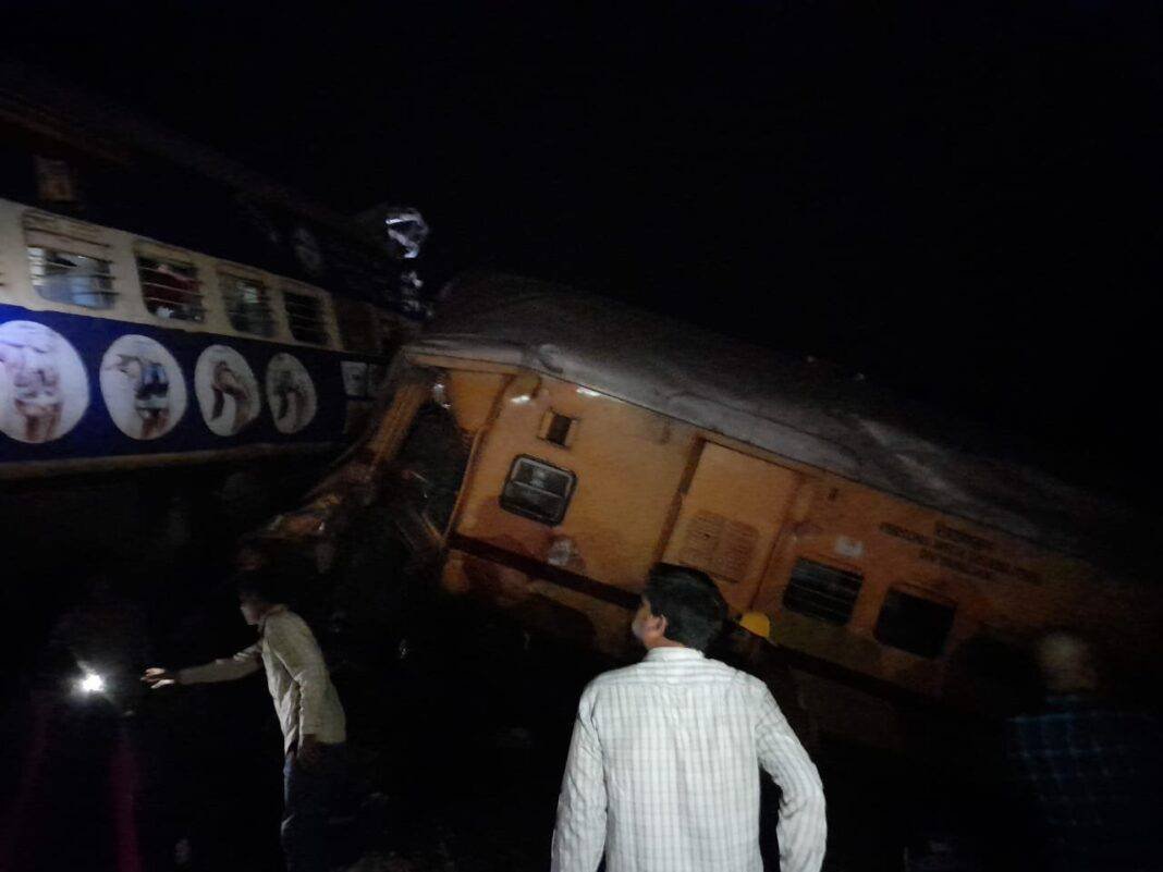 Vijaynagar Train Derail: आंध्र प्रदेश के विजयनगरम में हुआ भीषण ट्रेन हादसा, 8 की मौत 30 लोग घायल