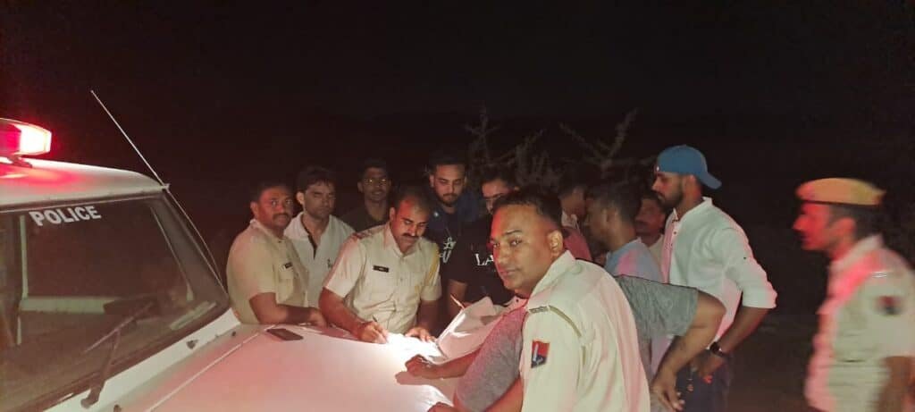 Elvish Yadav Stoped: कोटा पुलिस ने यूट्यूबर एल्विश यादव को कोटा पुलिस को पकड़ा, पूछताछ के बाद छोड़ दिया