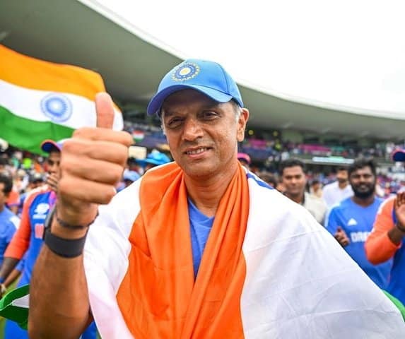 Rahul Dravid: राहुल द्रविड़ ने फिर दिखाया बड़ा दिल, कहा मुझे ज्यादा नहीं अन्य कोच के बराबार पैसे मिले