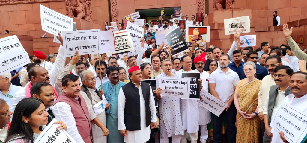 Budget 2024: बजट को लेकर संसद में घमासान, अखिलेश यादव ने लगाए भेद भाव के आरोप