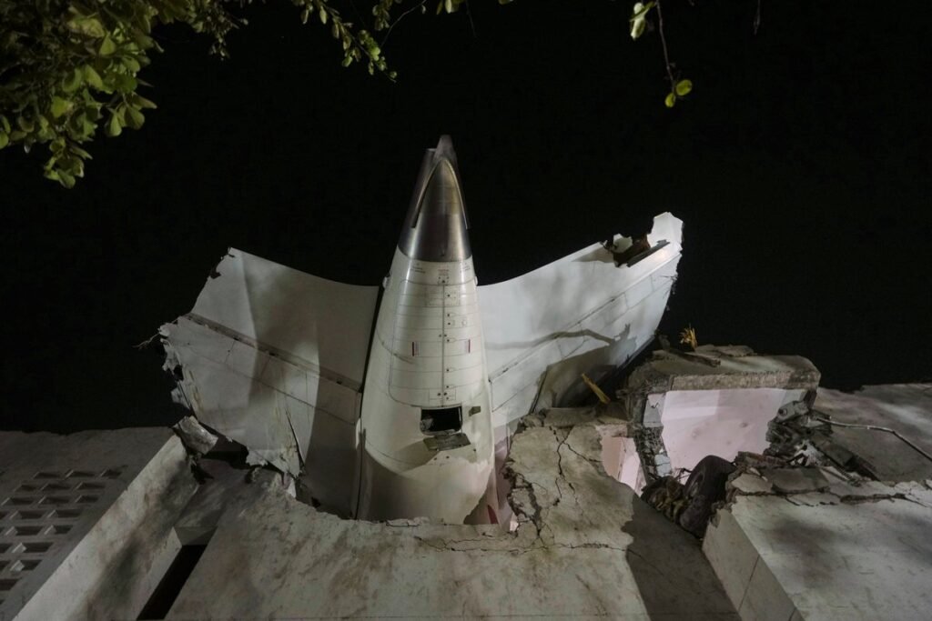 India Plane Crash 33827 1434315106